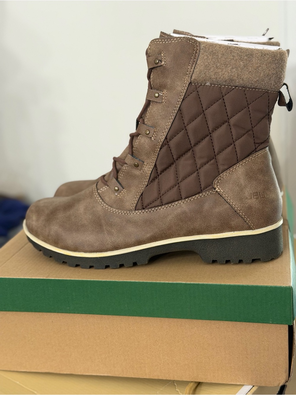 NIB JBU Summit Waterproof Quilted Lace-Up Ankle Boot - Tobacco - Light Brown